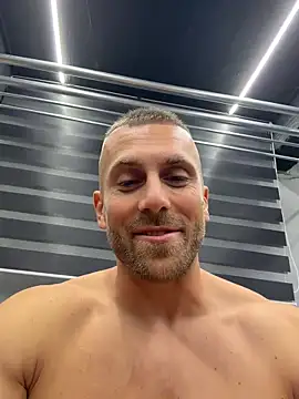 Johnytrain élő XXX-chatje