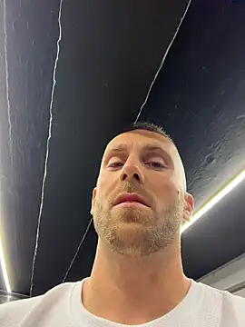 Chat +18 de Johnytrain ao vivo