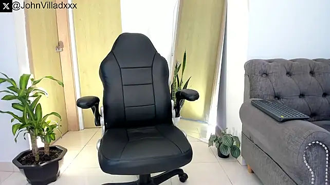 estivii live XXX chat