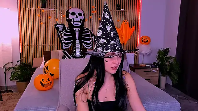 EmeraldGlow live XXX chat