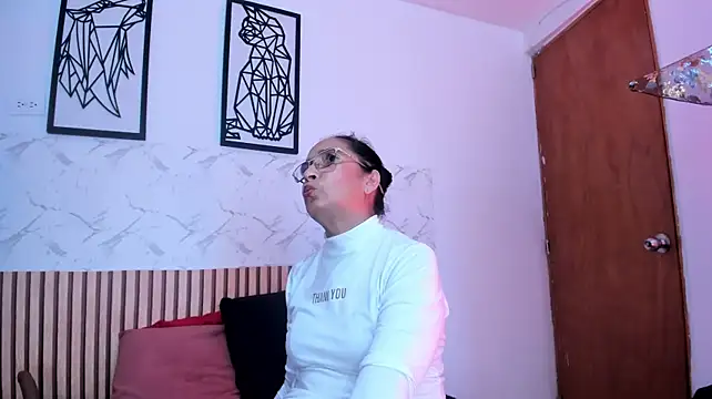 AnnaArela 라이브 XXX 채팅