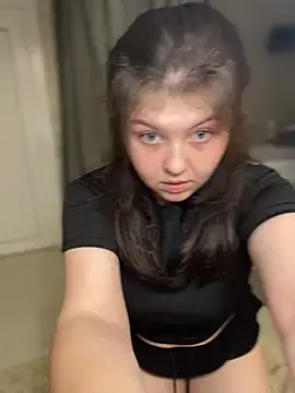 WhoIsKira_'s Live XXX Chat