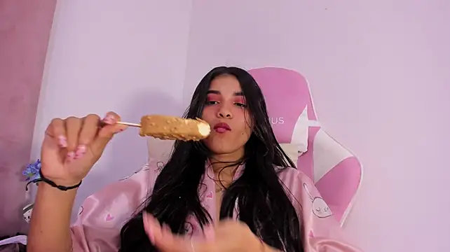 צ'אט XXX בשידור חי של honeyhtx