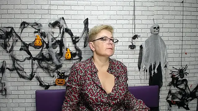 دردشة EmiliaGree الجنسية المباشرة