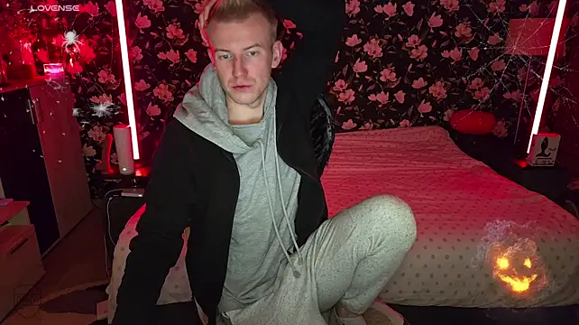 Vuitton XXX чат на живо