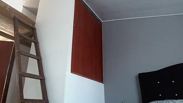 Emilia_1995 Adlı Modelin Canlı XXX Sohbeti
