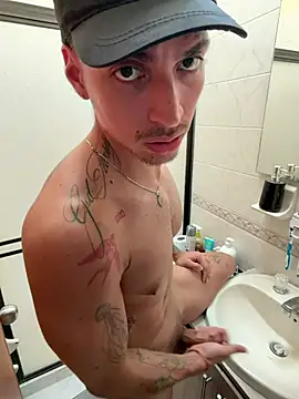 KAIRUIZ Adlı Modelin Canlı XXX Sohbeti