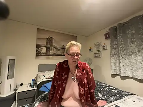 Curvy-Jinxn Live XXX chat