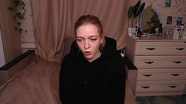 Adeline_Maxwell Adlı Modelin Canlı XXX Sohbeti