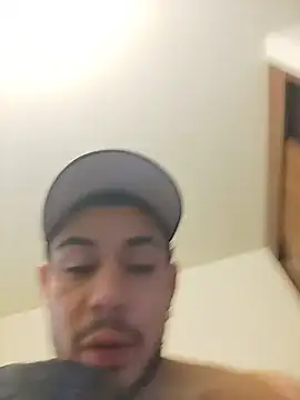 Taylor_DiamondBoy Adlı Modelin Canlı XXX Sohbeti