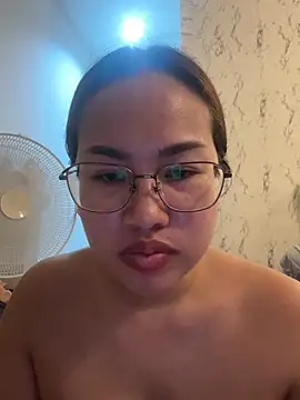 Ponthipn Live XXX chat