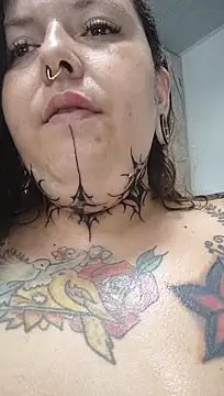 IAM_YOURF8CK1NGQUEEN's Live XXX Chat