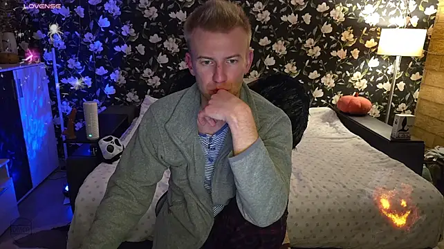 Vuitton Live XXX-Chat