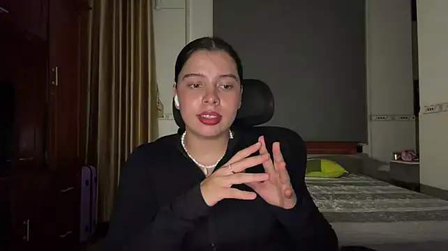 KayleneLoukanis Adlı Modelin Canlı XXX Sohbeti