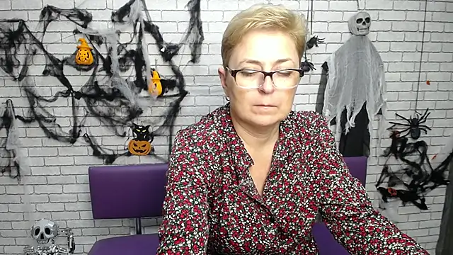 EmiliaGreen Live XXX chat