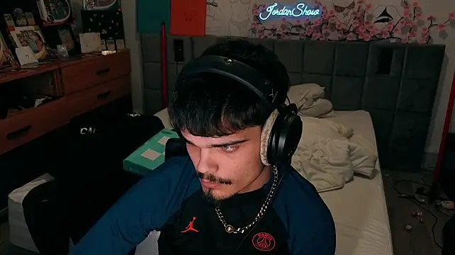 JordanShow's Live XXX Chat