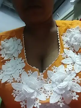 radhika7979 Adlı Modelin Canlı XXX Sohbeti