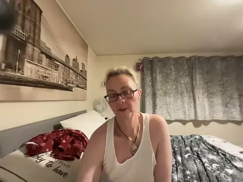 XXX chat uživo modela Curvy-Jinx