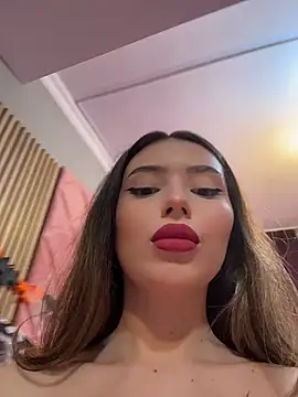MillieDixon Adlı Modelin Canlı XXX Sohbeti