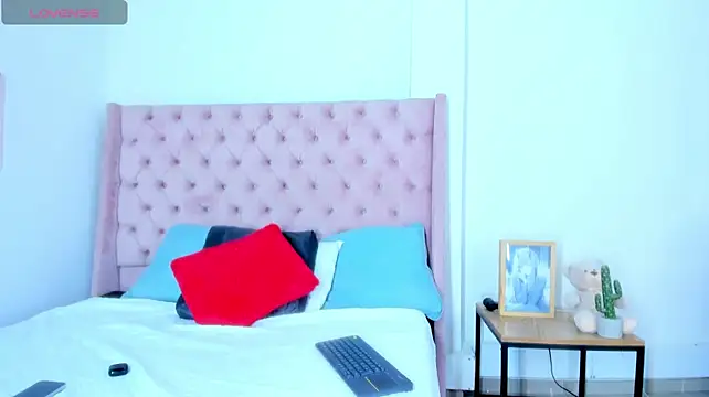 Chat +18 de Michelle-Daniels ao vivo