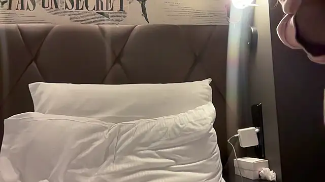 nanaisbackk Live XXX-chat