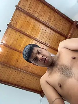 WhatsUpMike live XXX chat