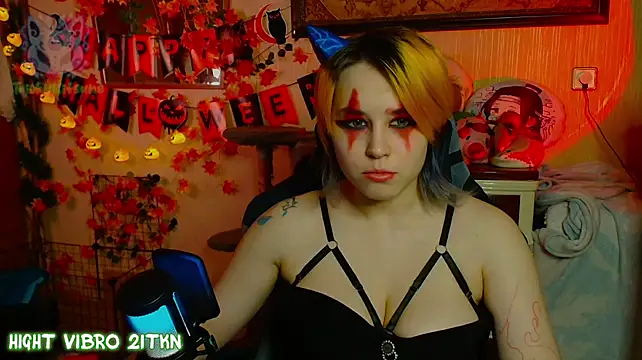 TrickyKitsune live XXX chat