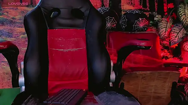 Lily_Collins_ webcam show