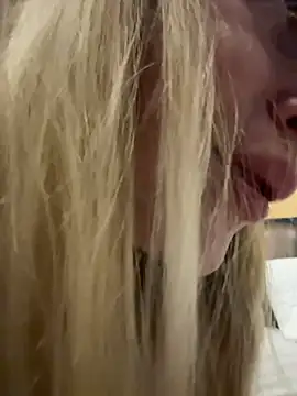 XXX chat uživo modela HarrietDart
