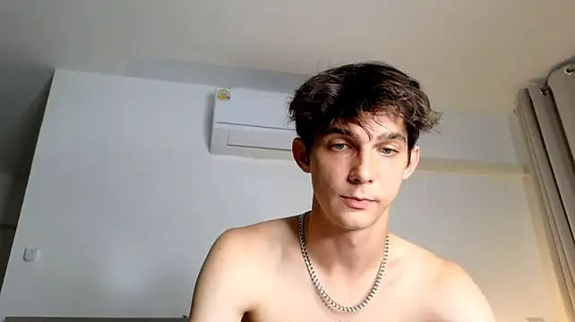 Aaron_Boom Chat XXX in diretta
