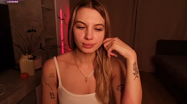 XXX chat uživo modela Eziliz