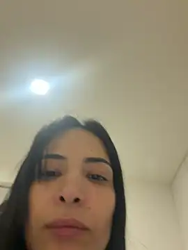 Czat XXX na żywo – Naughty_Arab_girl