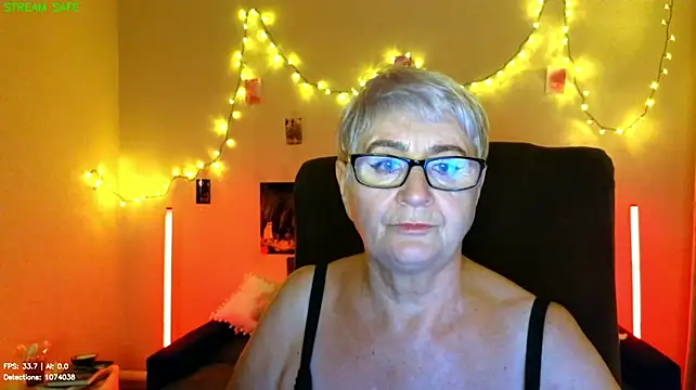 Sandra_Snowflake Adlı Modelin Canlı XXX Sohbeti