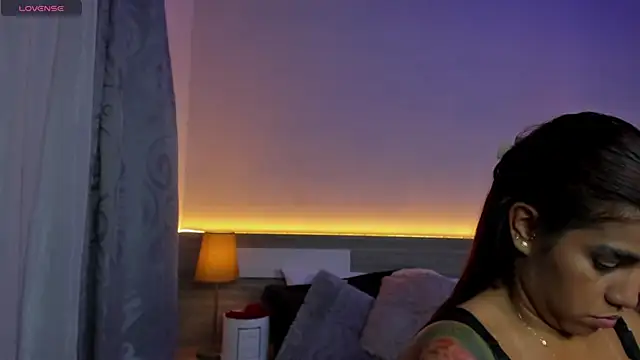 ZarahFoxx's Live XXX Chat