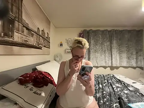 Curvy-Jinx – Naživo XXX chat
