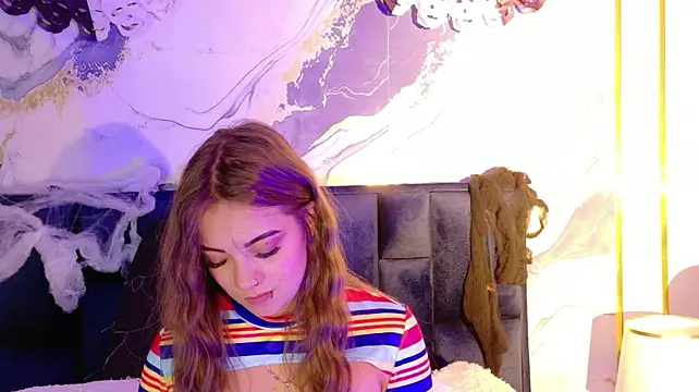 AmmyJones_ Adlı Modelin Canlı XXX Sohbeti