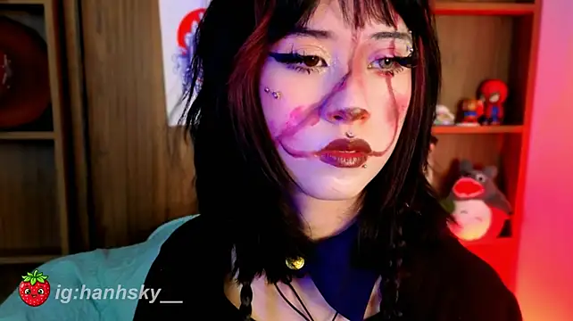 HannahSky_ Adlı Modelin Canlı XXX Sohbeti