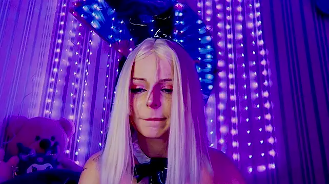 ArianaLight Adlı Modelin Canlı XXX Sohbeti