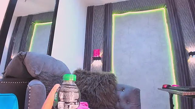 CatsyCat_'s Live XXX Chat