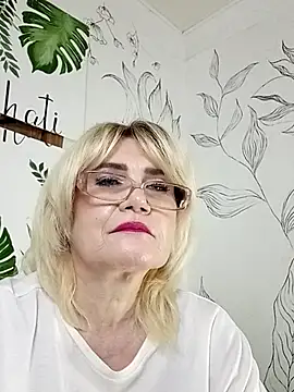 צ'אט XXX בשידור חי של Catty_Lady