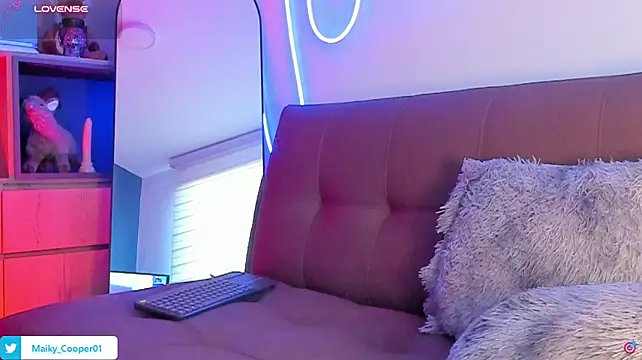 XXX chat uživo modela Maiky__Cooper01