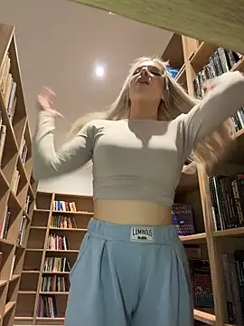 AlyssaFoxx_'s Live XXX Chat