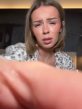 HotBella-'s Live XXX Chat