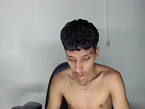 brayan__hot__ Adlı Modelin Canlı XXX Sohbeti