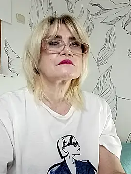 צ'אט XXX בשידור חי של Catty_Lady