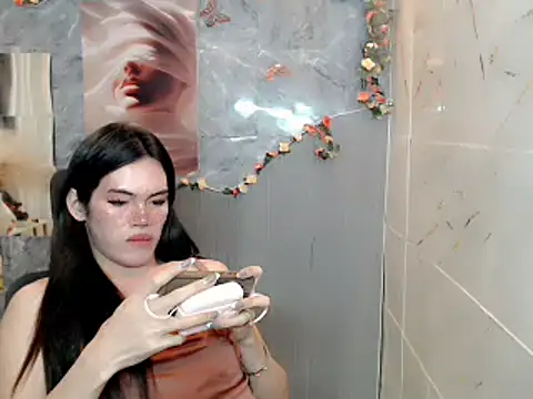 Crisgwapa08 Adlı Modelin Çevrimdışı XXX Sohbeti