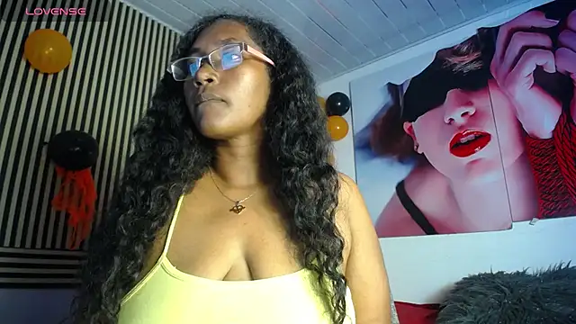 bellanoir18 Adlı Modelin Canlı XXX Sohbeti