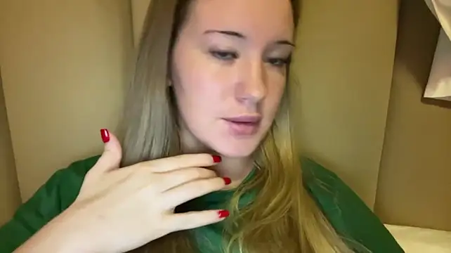 KissimiAvrorini's Live XXX Chat