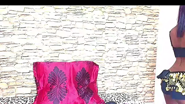 IndianSilkySpice live XXX chat