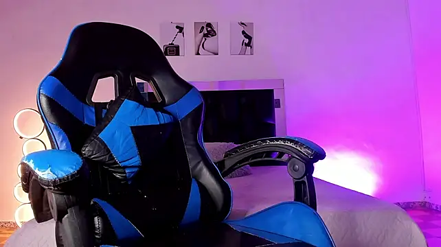Alexxus_Smith Adlı Modelin Canlı XXX Sohbeti